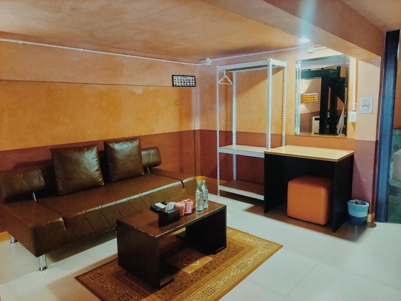 Retro Box Hotel Chumphon Exterior foto