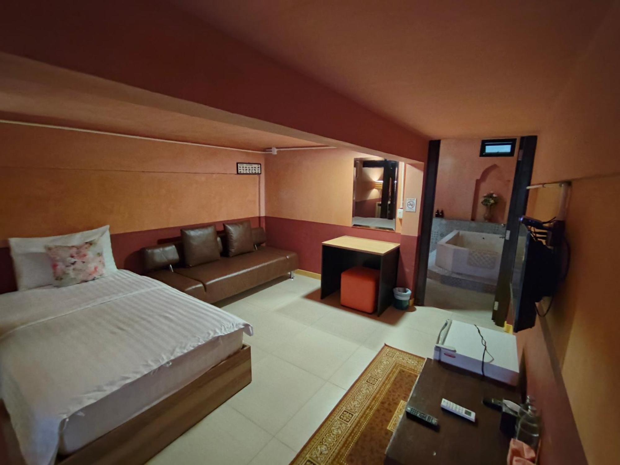 Retro Box Hotel Chumphon Exterior foto